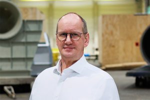 销售经理托马斯-豪斯柴尔德（Thomas Hauschild）烘干肖像